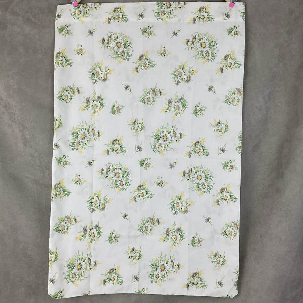 Vintage 70s floral daisy print pillowcases set of 2